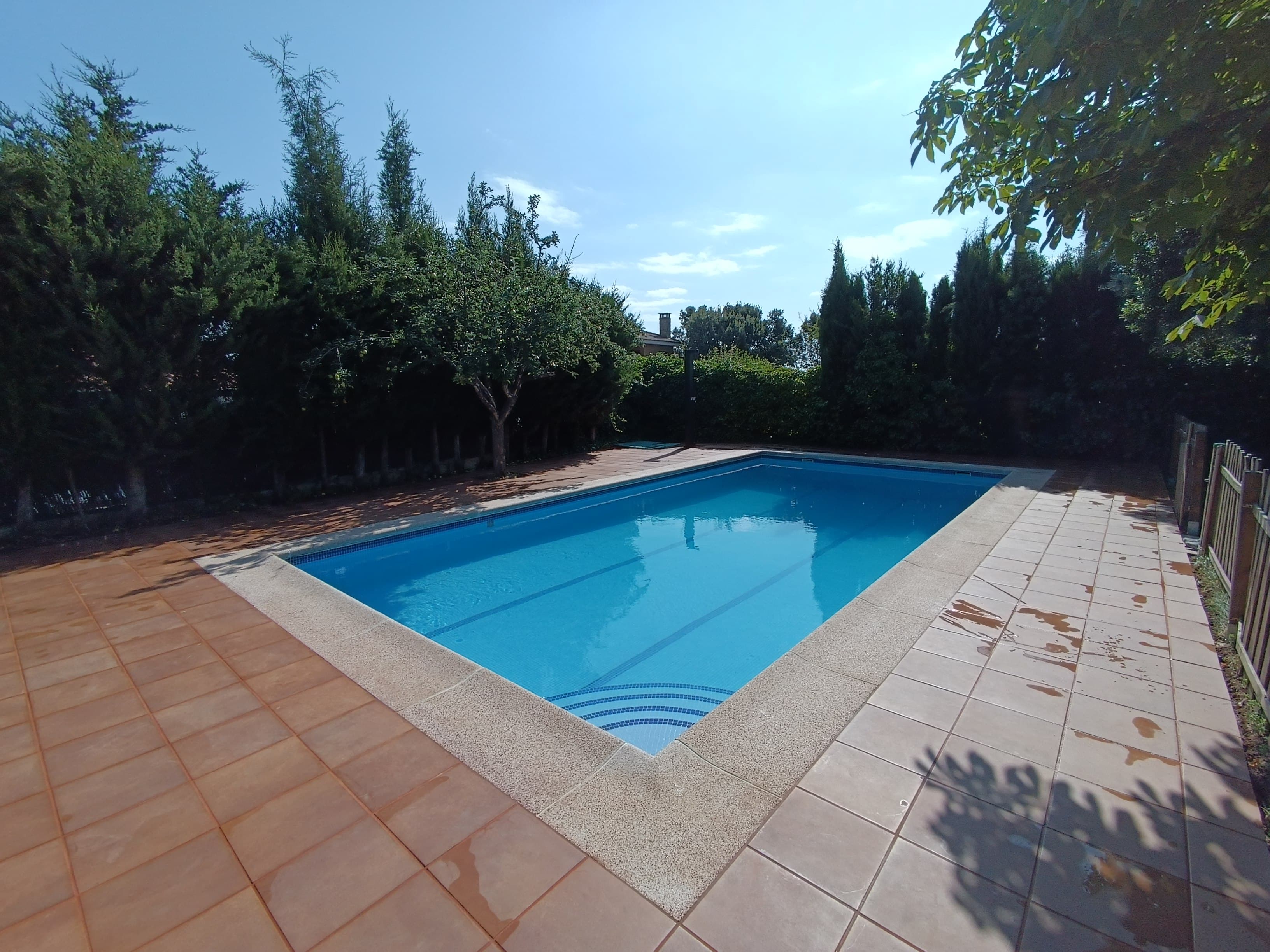 Piscina privada con jardín en Colmenar Viejo